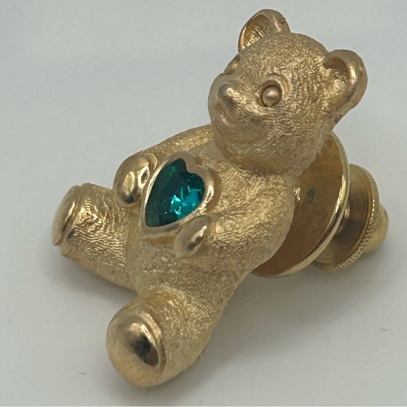 AVON VTG Gold-Tone Teddy Bear Lapel Pin with Heart-Shaped Birthstone (May) - Picture 3 of 9